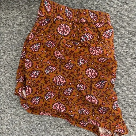 Drapey Pull-On Shorts in Warm Paisley - Picture 5 of 10